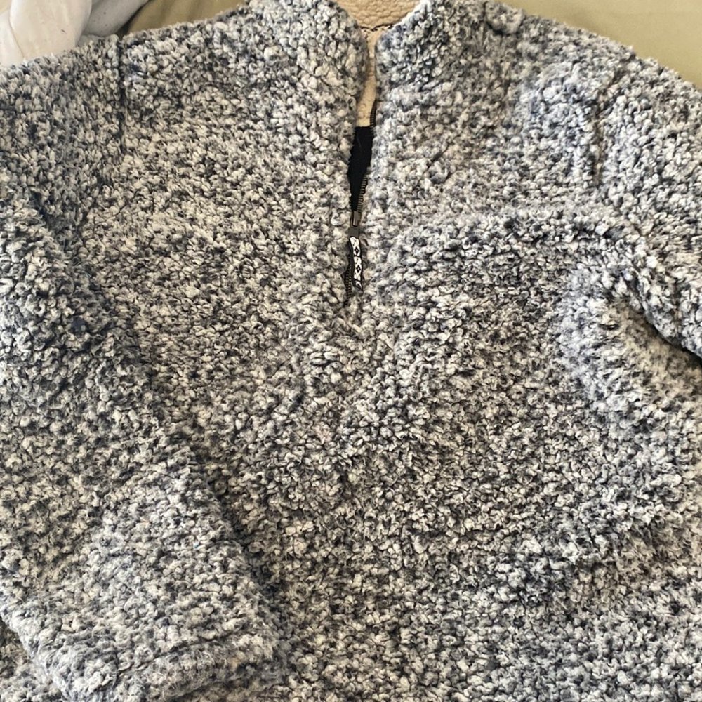 Time & Tru Black & White Pullover